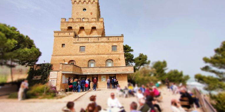 Visitatori a Pasquetta a Torre Cerrano